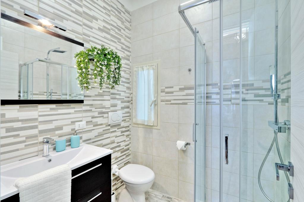 Oksana's Bernadette Apartment Rom